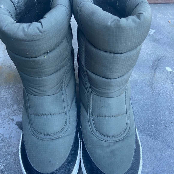 Sorel Green Winter Boots- Limited Edition - Picture 2 of 3